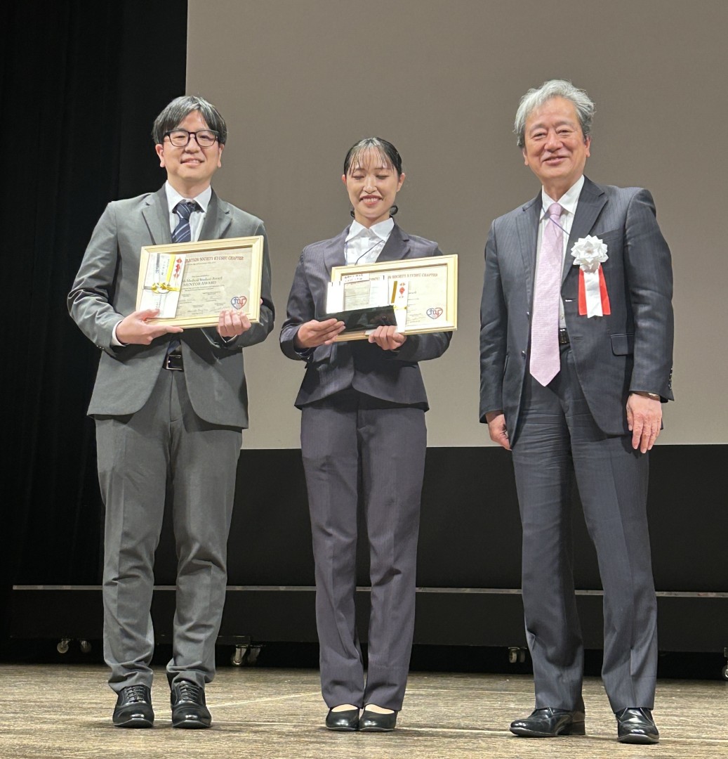 第137回日本循環器学会九州地方会の医学科生セッションで、6年次の筌場さきさんが優秀賞、山城俊樹先生がメンター賞を受賞しました。